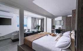 Alcyone Studios And Apartments